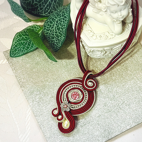 ソウタシエペンダント～ディアーマン（ボルドー）～