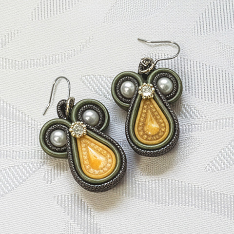 ソウタシエイヤリング～ラスティック（グリーン）～