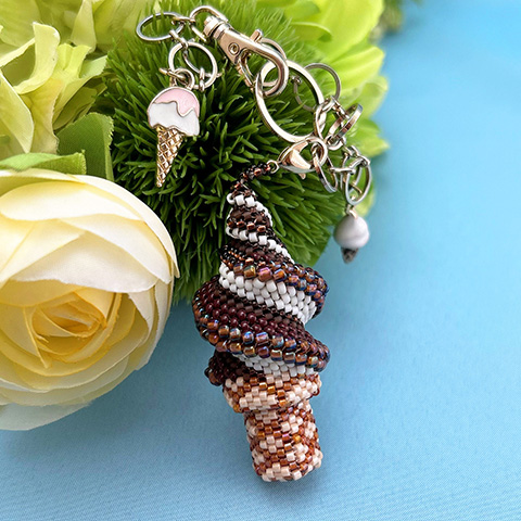 ソフトクリームのバックチャーム ミックス