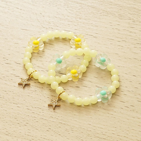 お花のブレスレット/蓄光イエロー