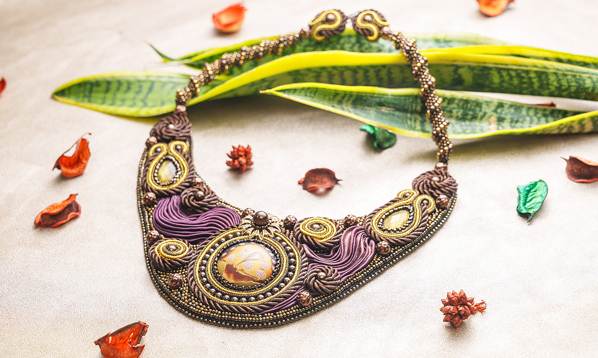 深淵な渦と光の調べ